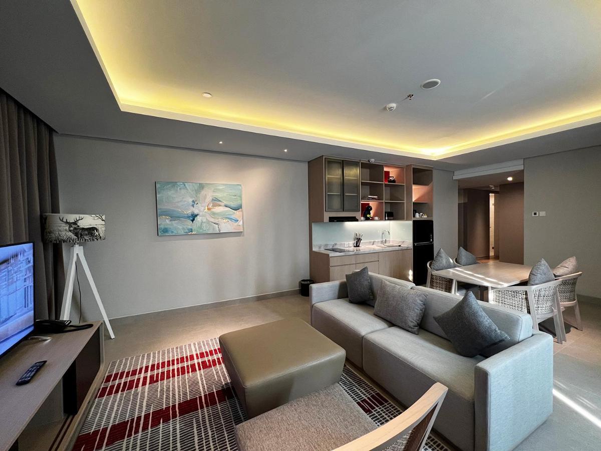 Ra Suites Simatupang Yakarta Exterior foto